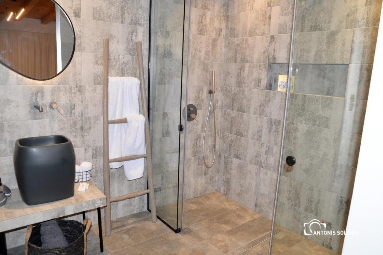 Nisaki Hotel & Elite Suites Ermoupoli Ngoại thất bức ảnh
