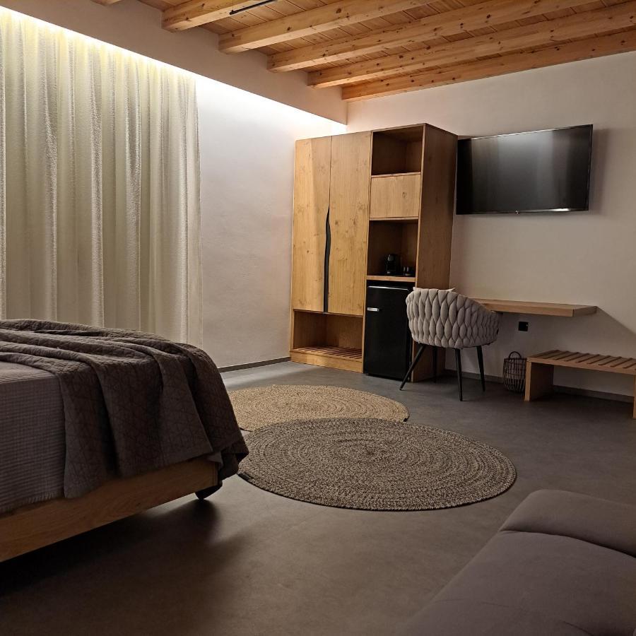Nisaki Hotel & Elite Suites Ermoupoli Ngoại thất bức ảnh