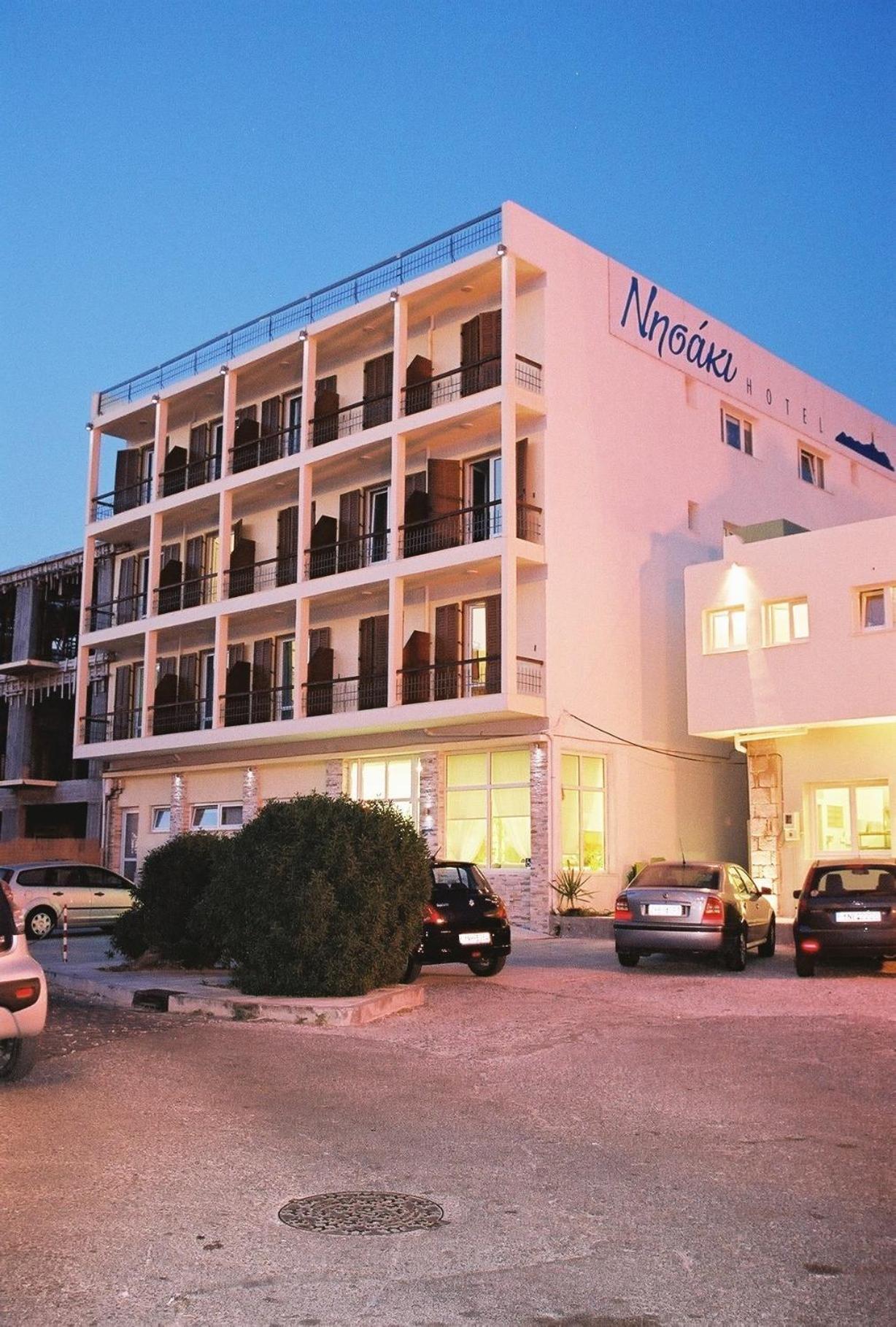 Nisaki Hotel & Elite Suites Ermoupoli Ngoại thất bức ảnh