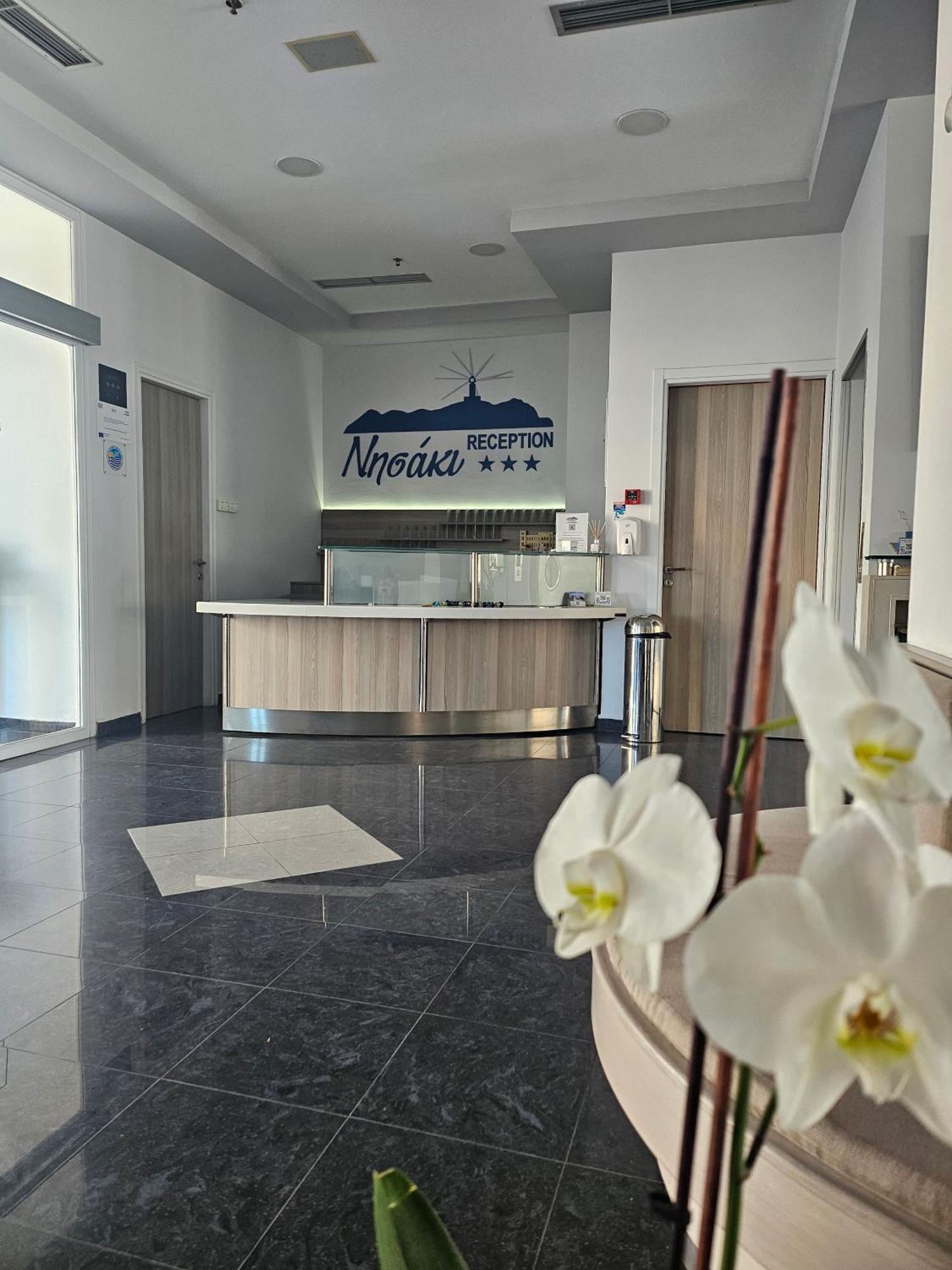 Nisaki Hotel & Elite Suites Ermoupoli Ngoại thất bức ảnh
