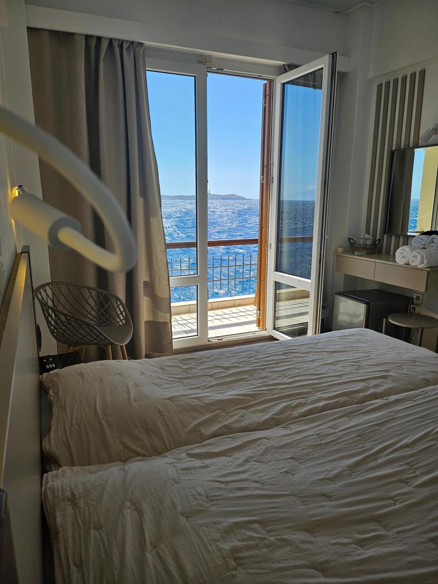 Nisaki Hotel & Elite Suites Ermoupoli Ngoại thất bức ảnh